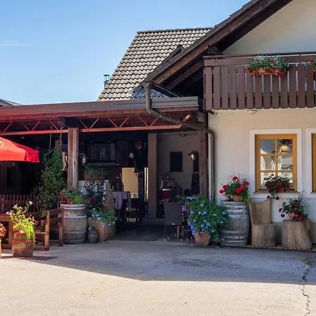 Hotel Gostilna Logar Hotemaze