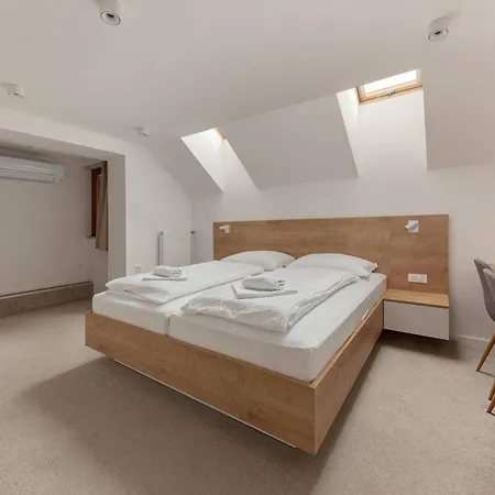 Hotel Gostilna Logar 3*